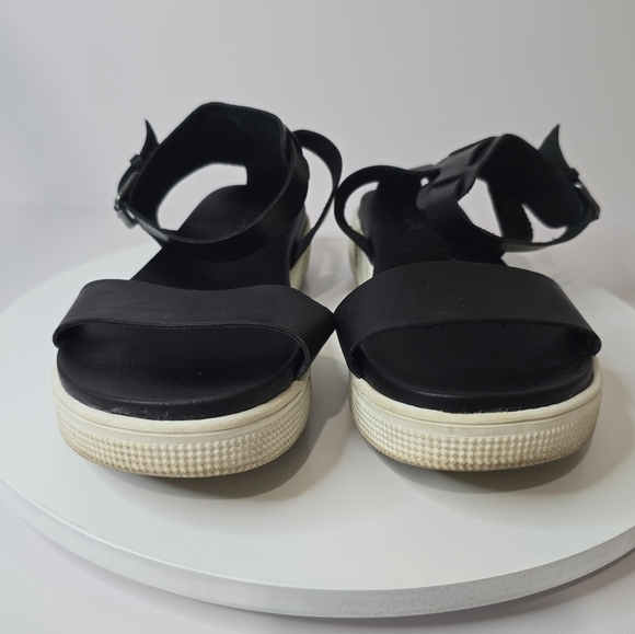 ⭐️40% Off⭐️ MIA Ellen Sandals in Black - Picture 8 of 9